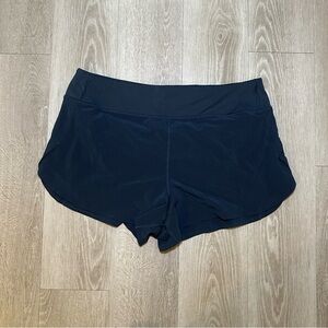 Athleta black high rise run with it 2.5 shorts Size L